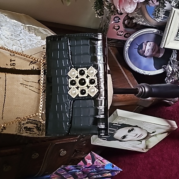 Jelly Crossbody - Picture 2 of 7